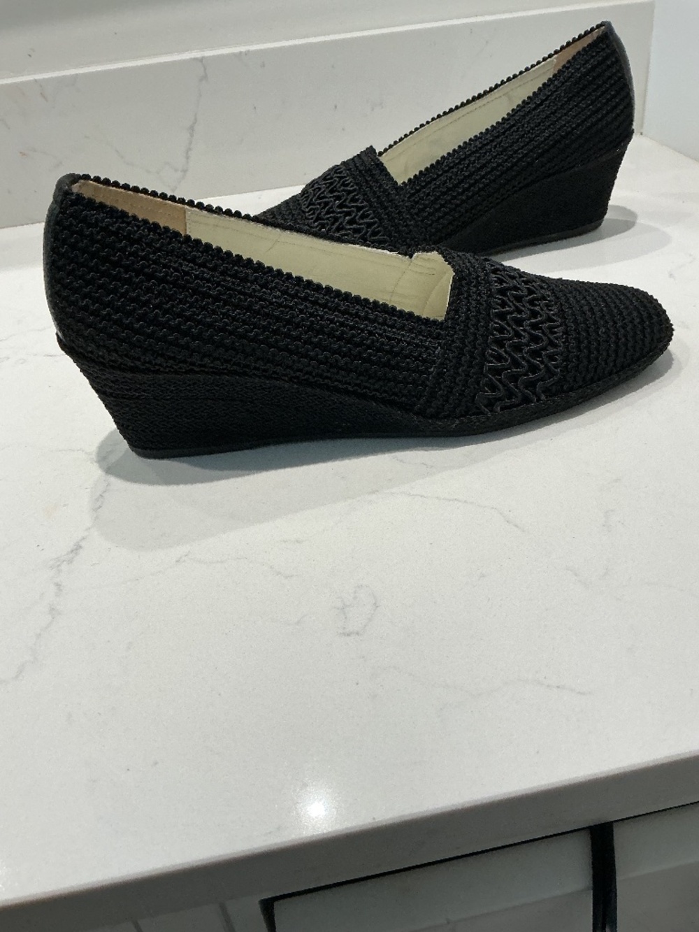 Pristine Sesto Meucci Black Woven Fabric Wedge Pumps – Size 8.5 N Narrow – Made